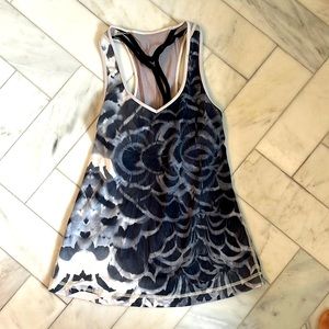 Lululemon yoga top Ladies size 6